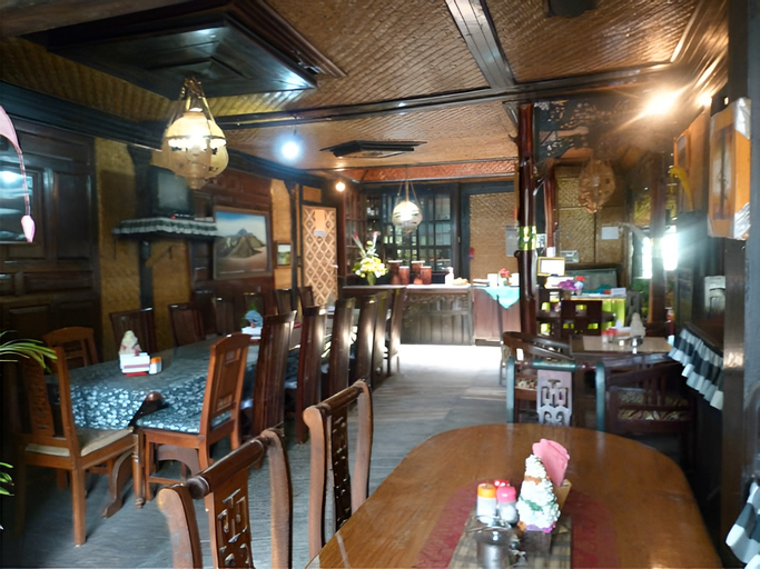 Food & Drinks, Yoschi's Hotel,Hall & Restaurant, Probolinggo