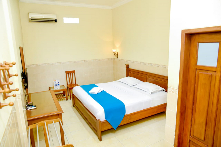Hotel Pemalang - Tap to explore photos