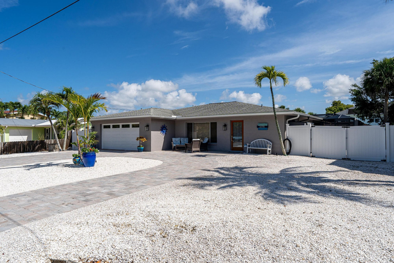 Exterior & Views 1, 3191 Shell Mound - Wine Down by Coastal Vacation Properties, Lee
