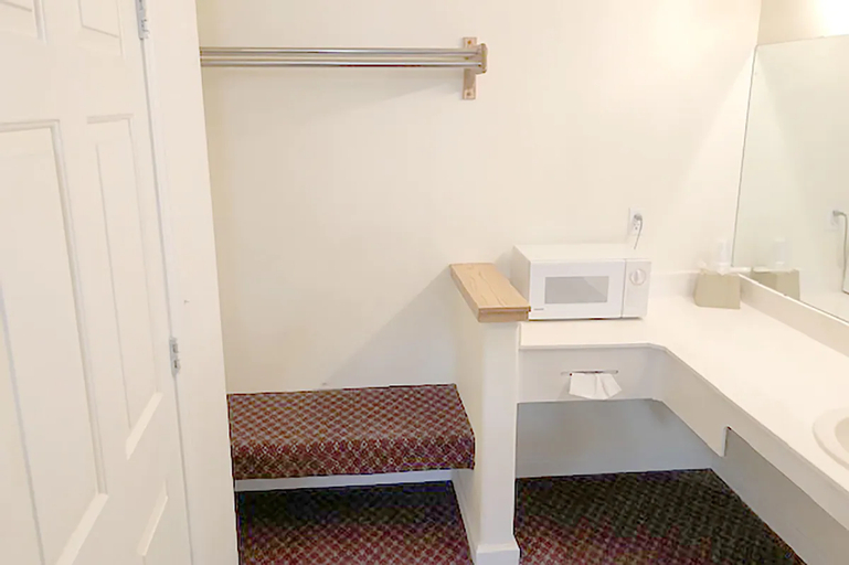 Bathroom 5, Rodeway Inn Winnemucca, Humboldt