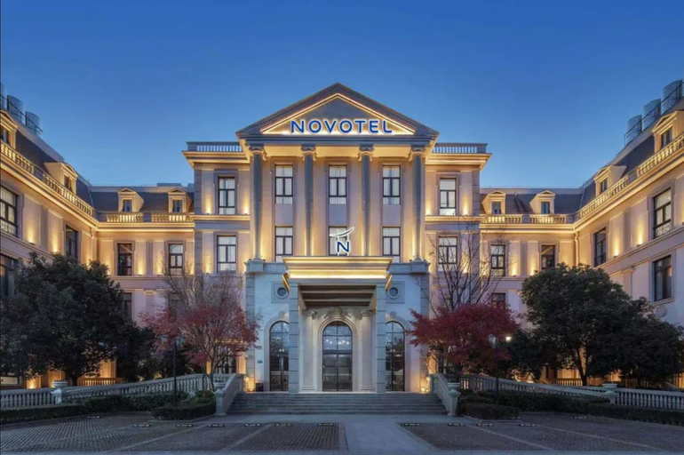 Exterior & Views