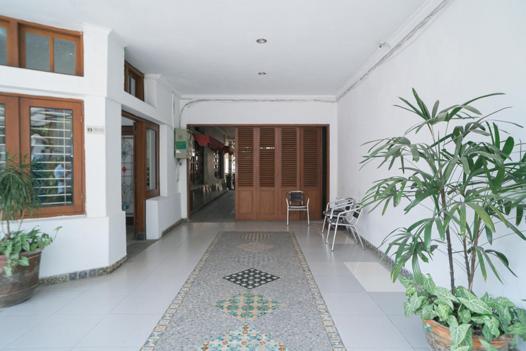 Public Area 3, Urbanview Hotel Griya Surya Malang by RedDoorz, Malang