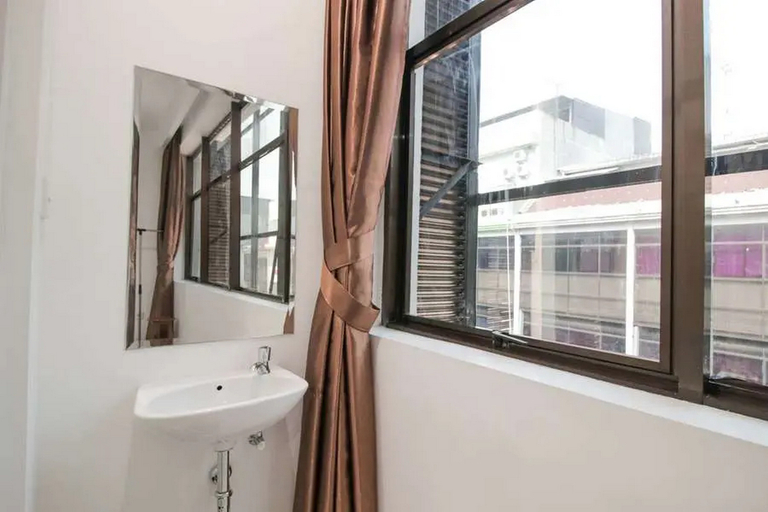 Bathroom 5, RedDoorz @ Ruko ITC Roxy Mas, Central Jakarta