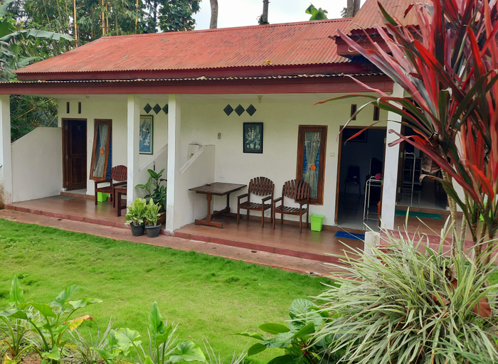 Exterior & Views 2, Cemara Tujuh Homestay & Resto, Wonosobo