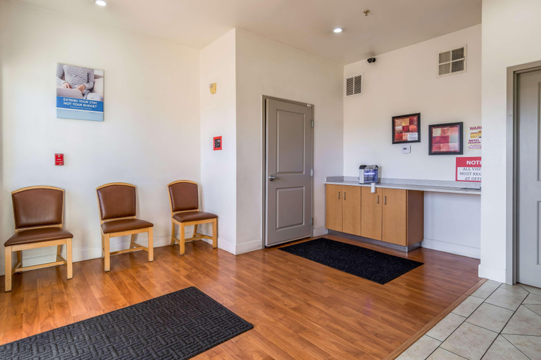 Public Area 3, Studio 6 Bakersfield, CA, Kern