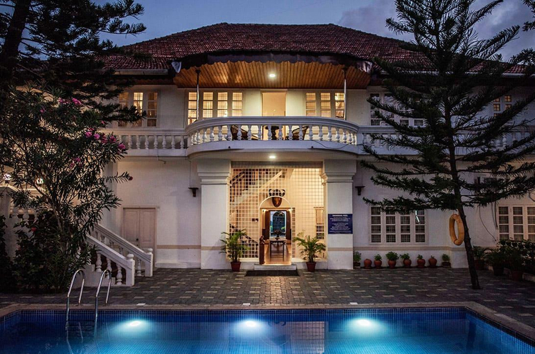 Exterior & Views