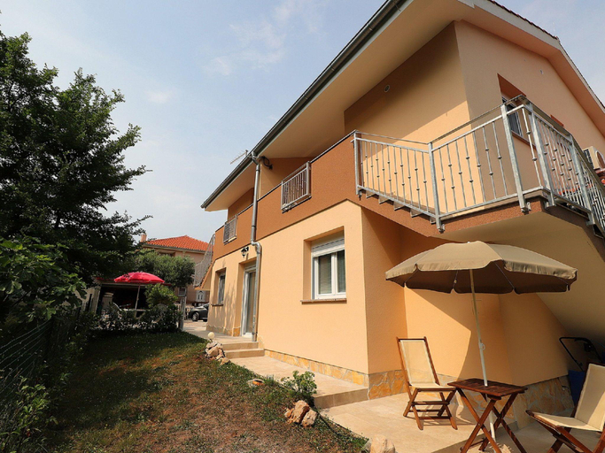 Exterior & Views 1, Apartment in Silo near Sea Beach, Dobrinj