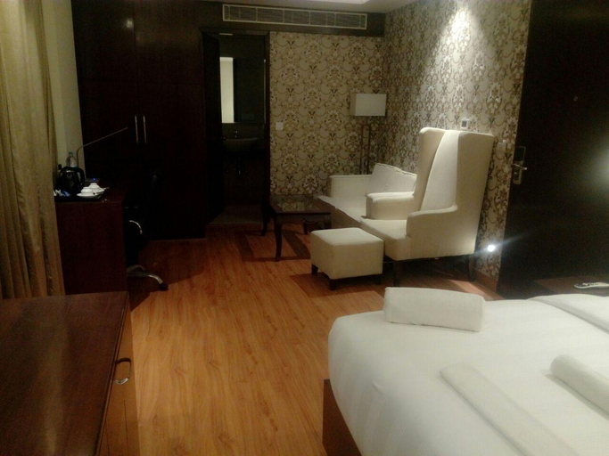 Bedroom 3, The Grand Parisian, Delhi