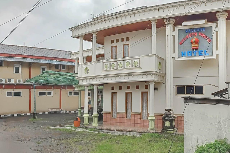 Exterior & Views 1, Urbanview Hotel Mahkota Pantai Pelabuhan Ratu by RedDoorz, Sukabumi