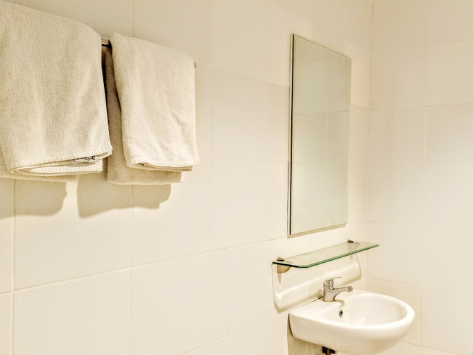 Bathroom 18