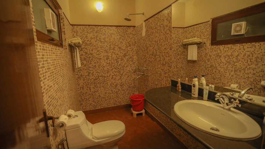 Bathroom 3, Hideaway by Aahma, Nainital