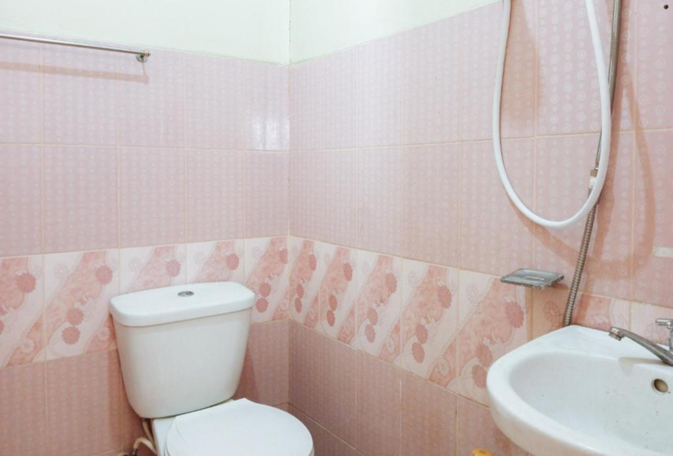 Bathroom 5, RedDoorznear Davao Airport, Davao City