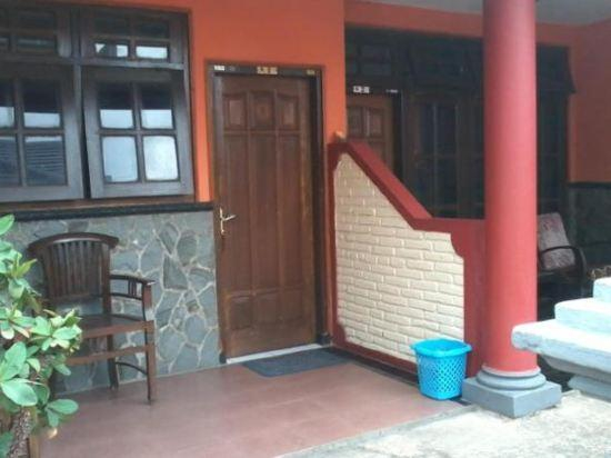 Others, Villa Damar Batu, Malang