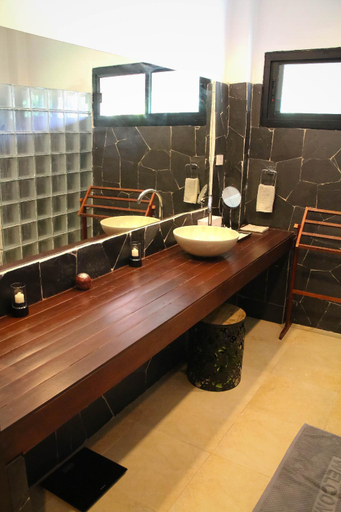 Bathroom, THE ONE VILLA, Muang Chiang Mai