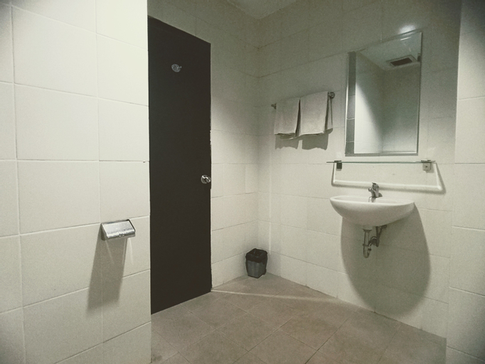 Bathroom 14