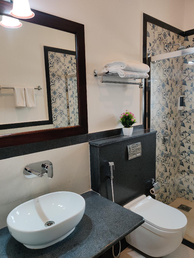Bathroom, The Foothills, North Goa