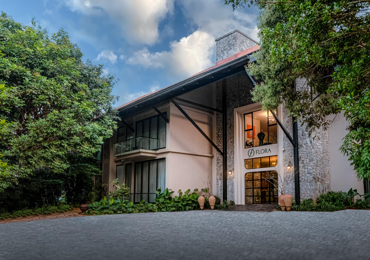 Exterior & Views