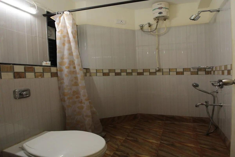 Bathroom, Ramsons Luxo, North Goa