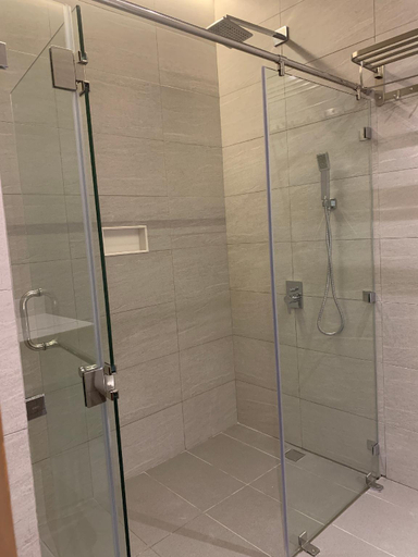 Bathroom 2, Lago de Oro, Calatagan