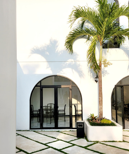 Exterior & Views 21
