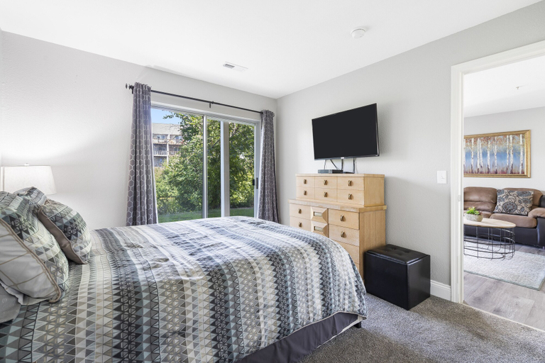 Bedroom 4, Waterfront Branson Escape, Taney