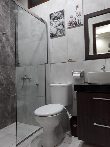 Bathroom 4, Imperial Villa Syariah - 3 Bedroom & 4 Bathroom, Bantul