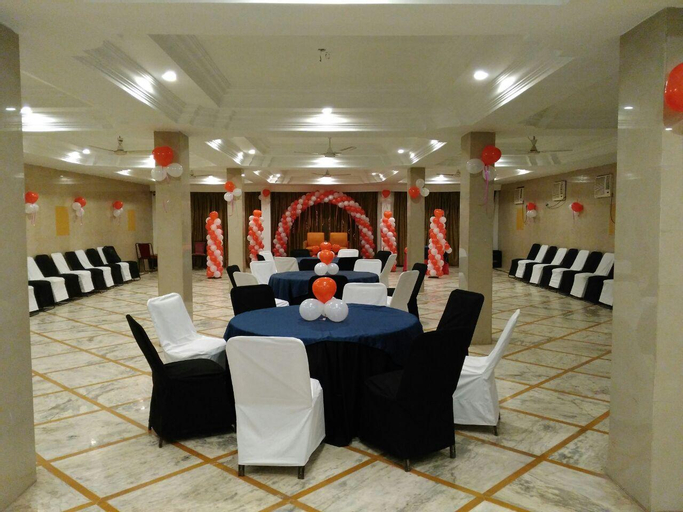 Food & Drinks, Hotel Uma Residency, Satna
