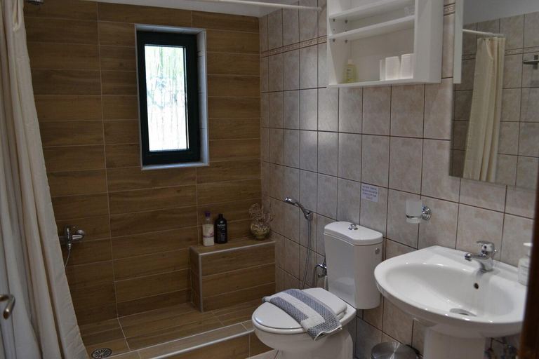 Others 5, Apartment in Olive Grove, South Aegean