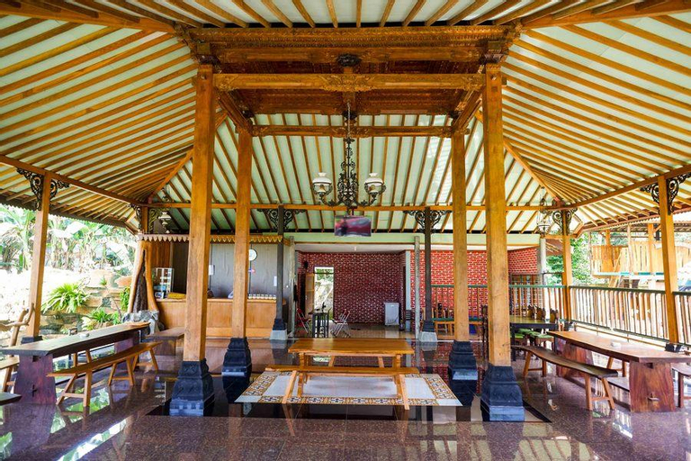Public Area 2, RedDoorz near Yogyakarta International Airport, Kulon Progo