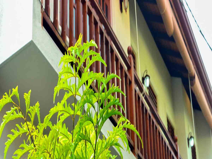Others 1, Fort Thari Inn, Galle Four Gravets