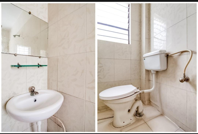 Bathroom 3, Hotel Rahi, Nashik