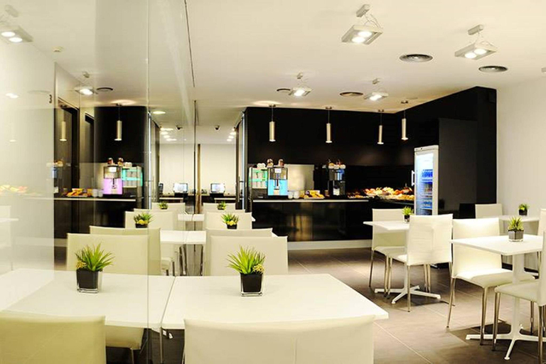 Food & Drinks 5, Air Rooms Barcelona Airport by Premium Traveller, Barcelona