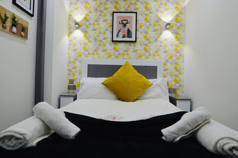 Bedroom 2, Classy, Central, Self Contained Flat by CozyNest, Reading