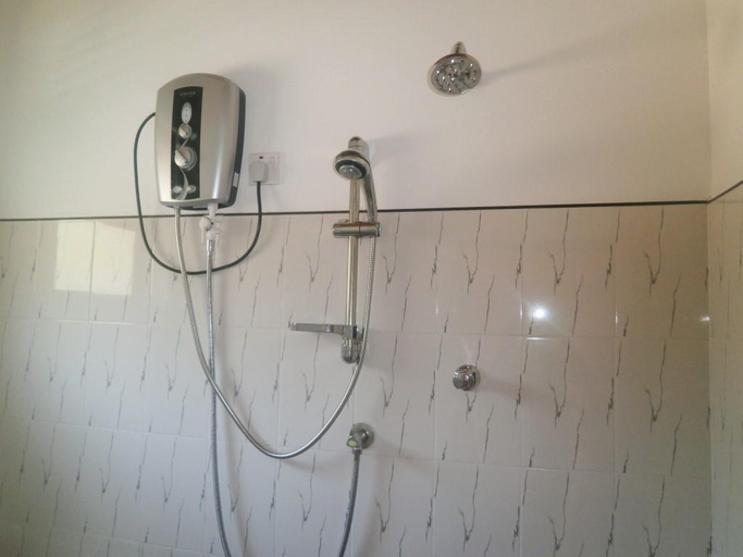 Bathroom 3, Sunnny Lanka Guest House, Matara Four Gravets