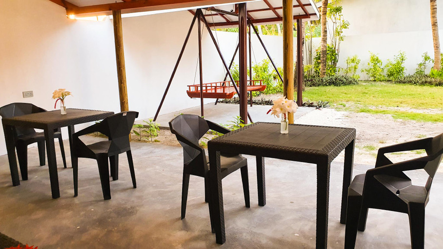 Public Area 2, Thoddoo Island Life