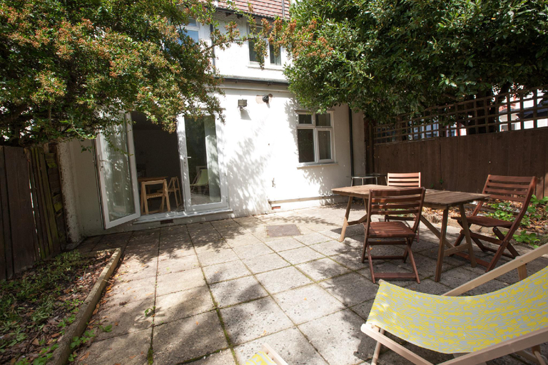 Others 5, Tooting Rooms & Studio by PrimeCityHosts, London