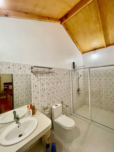 Bathroom 3, Thoddoo Island Life