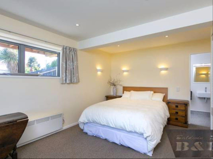 Bedroom 2, Baldwin Street BnB , Dunedin
