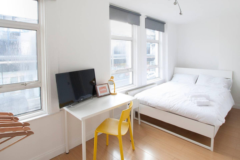 Bedroom 3, Tooting Broadway Studios & Rooms by PrimeCityHosts, London