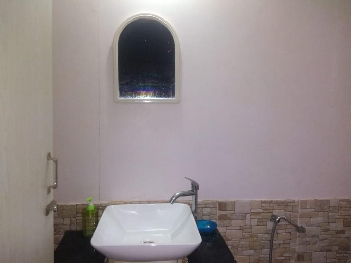 Bathroom 5, The Wood Beach House, Ratnagiri