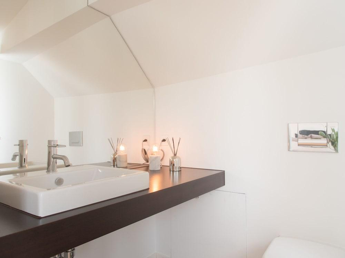 Bedroom 4, Airhome Limmatquai River View Apartment, Zürich
