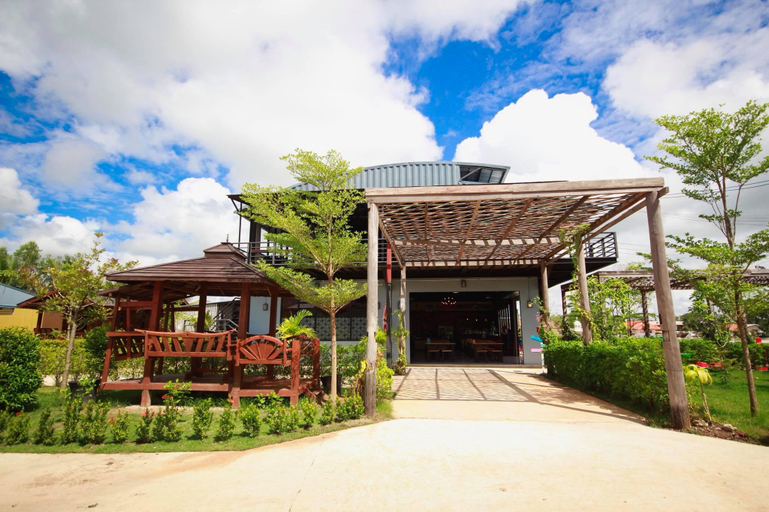 Others 3, Maderbua hotel, Kumphawapi
