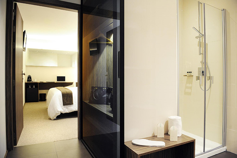 Bathroom 4, Air Rooms Barcelona Airport by Premium Traveller, Barcelona