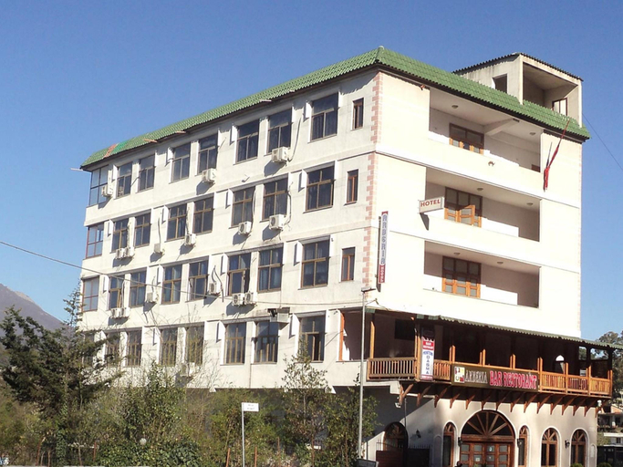 Others 5, Hotel Arberia, Tiranës