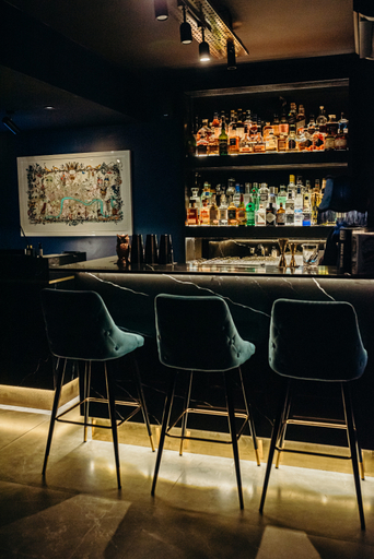 Food & Drinks 5, The Hux Hotel, London