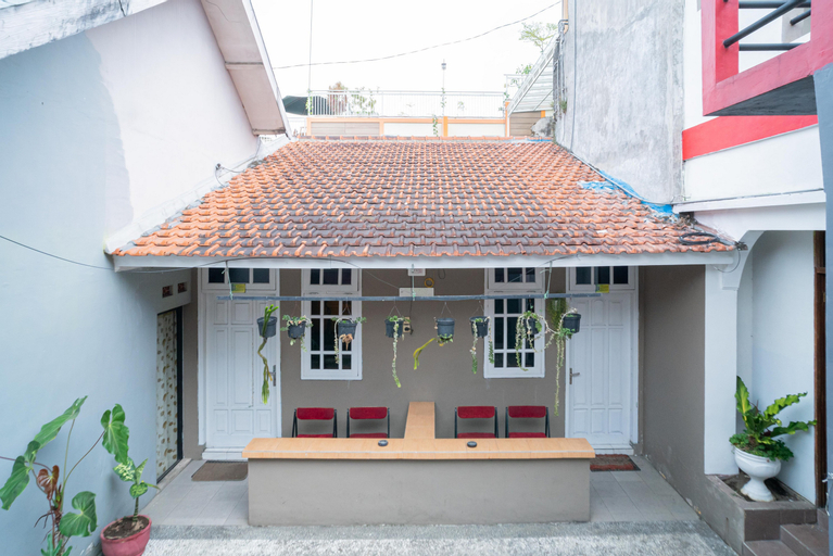 Exterior & Views 2, RedDoorz @ Oro Oro Ombo Batu, Malang