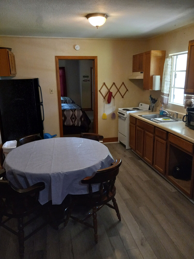 Others 5, Cottage, Conway