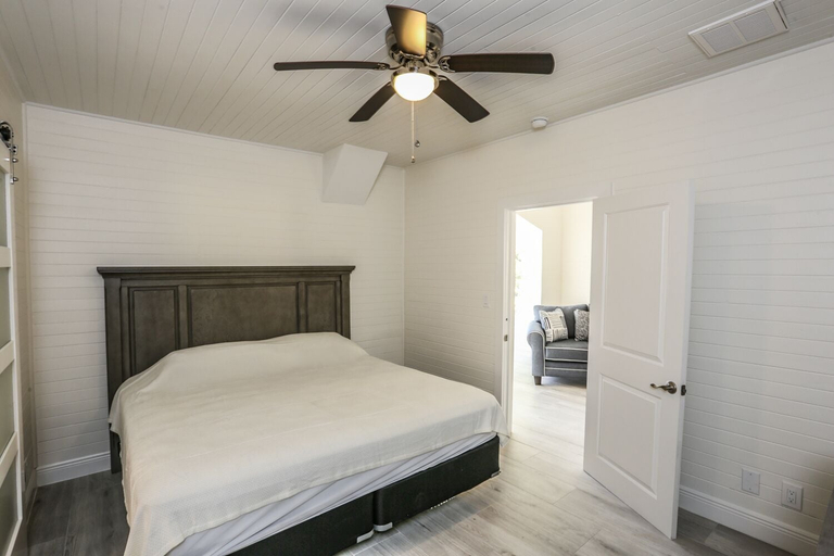 Bedroom 4, 283 Carolina, Lee