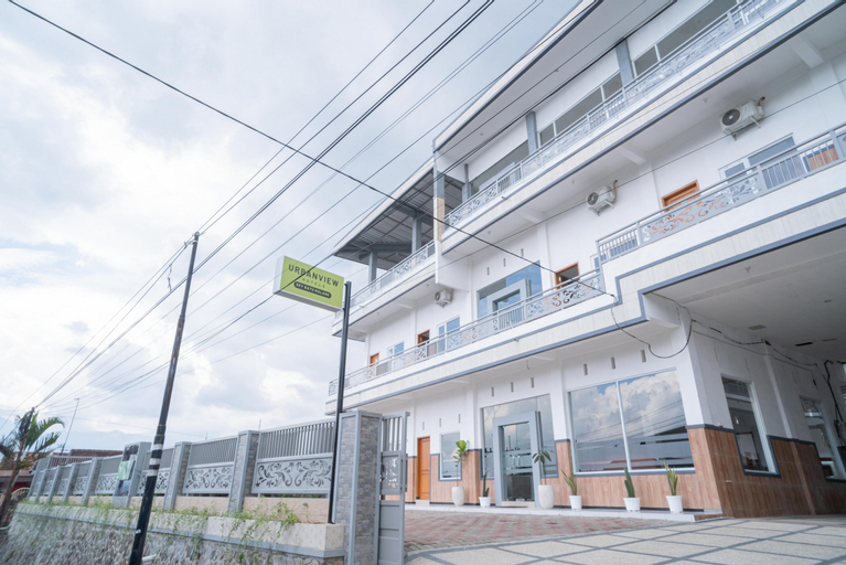 Exterior & Views 24