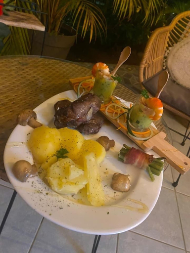Food & Drinks, Aqua Zen Spa Lodge Tiki Hut, Baie-Mahault